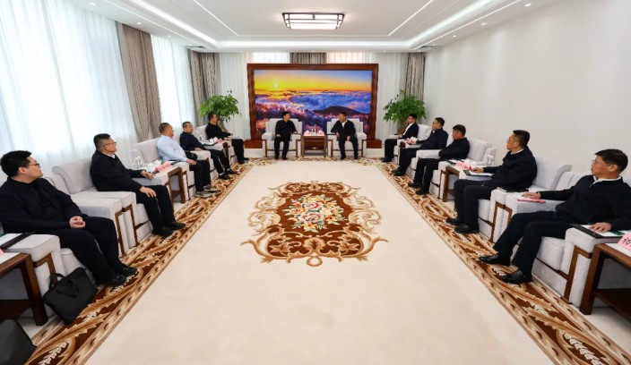 吳慶軍會見大興安嶺林業(yè)集團黨委書記于輝一行